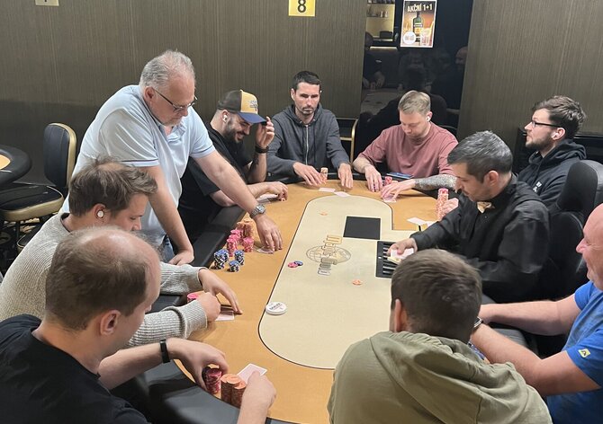Showdown Mystery Bounty 1M: Po dni 1A je monster chipleaderem Bob Skopalík!