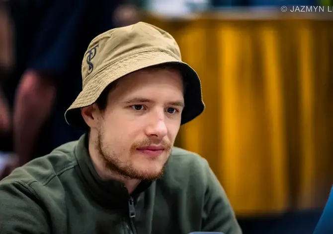WSOP Las Vegas 2025: Roman Hrabec a Lukáš Záškodný jdou do třetího dne $3K Mid-Stakes Championshipu