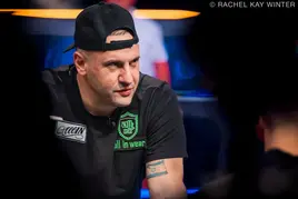 WSOP Main Event: Michael &quot;The Grinder&quot; Mizrachi je masivním chipleaderem v poslední čtyřce