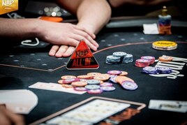 King&#039;s: Třetí flight Dutch Classics Main Eventu bez CZ postupu, na čele stále Vojtěch Havel