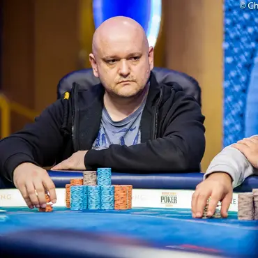 King's DPT €300K GTD: V pátek postoupil na Rozvadově pouze "eMKey", v Hiltonu uspěli tři Češi