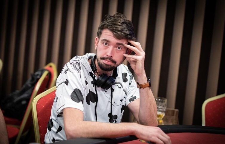 Adam Varyš111525 Adam Varyš111525