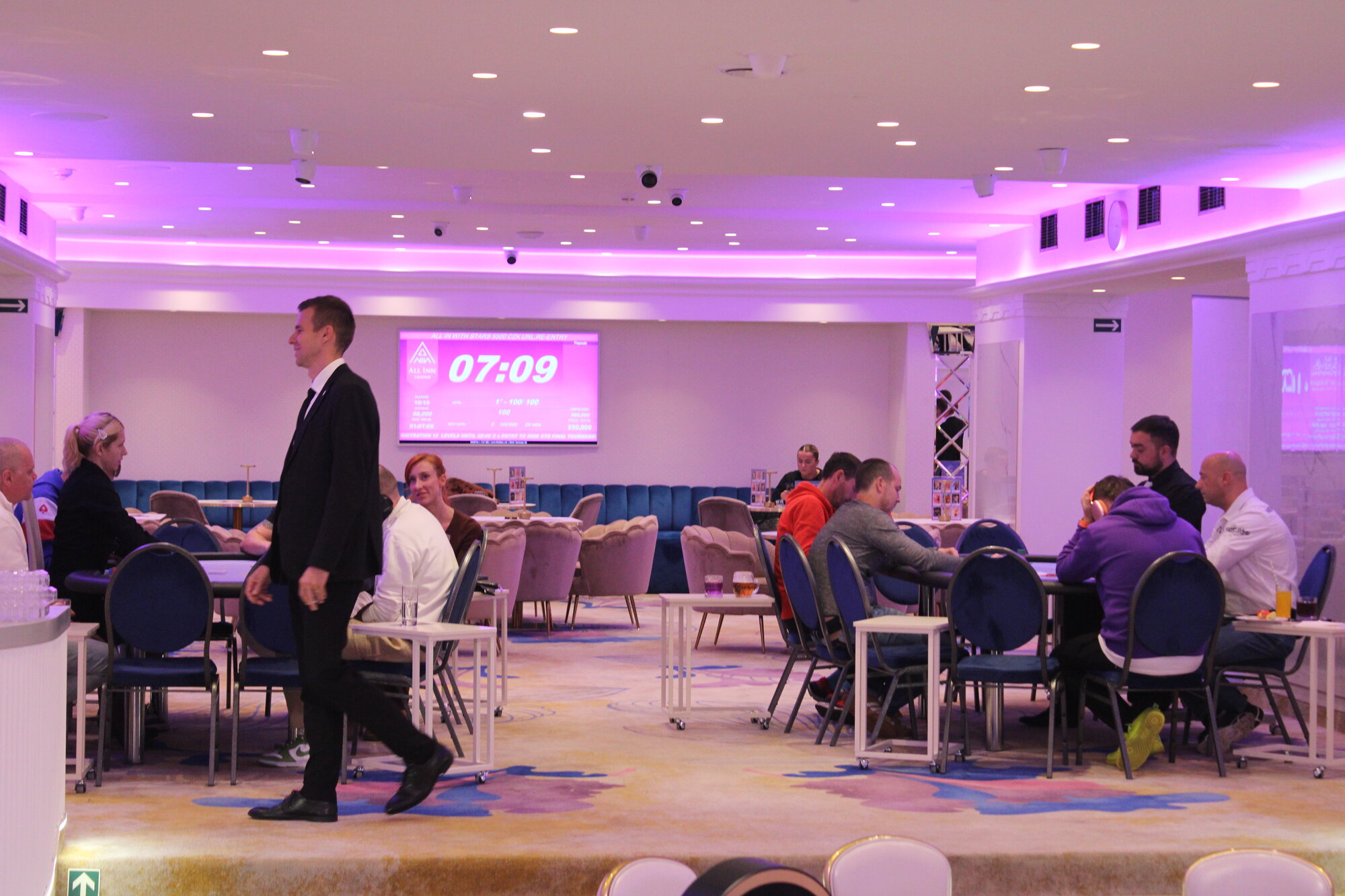 few_people_allinn few_people_allinn