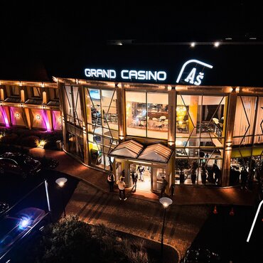 Blog: Luxusní hotel, chlebíčky i poker! Moje premiéra v Grand Casinu Aš