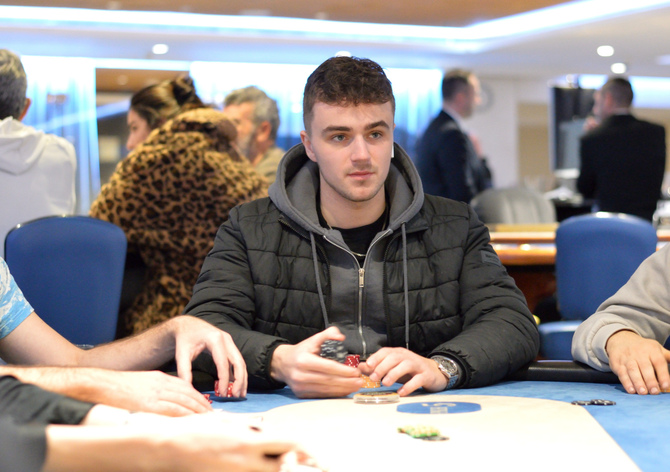 WSOPC: Tomšovic zabojuje ve finále Mini Mainu, Pažma, Már a Sládek ve Fiftystacku 