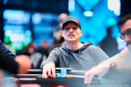 King's: V sobotních flightech Pirátského Main Eventu uspělo 14 CZ hráčů, zářili Štěrba a Sládek