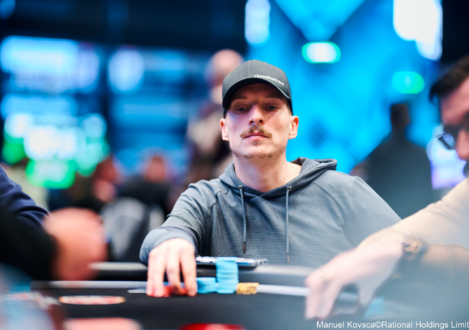 King's: V sobotních flightech Pirátského Main Eventu uspělo 14 CZ hráčů, zářili Štěrba a Sládek