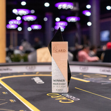 Card Poker Series: Pavel Novotný Jr. si už zajistil bonus €2K za trojitý postup v Main Eventu