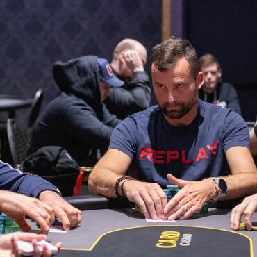 Card SK Royal €250K GTD: Pět českých postupů ze sobotních flightů