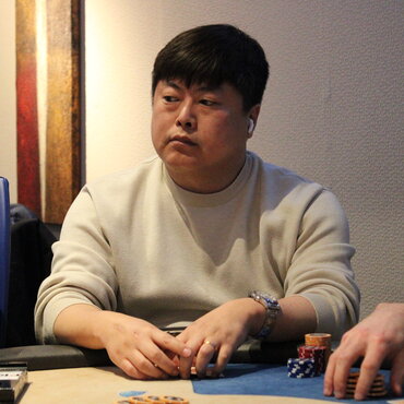 Hilton 1 Million Crown Series: Další tři CZ postupy ve dni 1C, chipleader bonus pro Korejce Kima