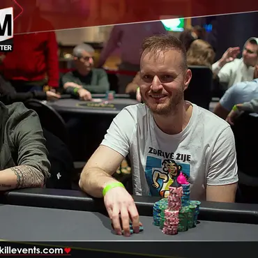 Card Casino Šamorín: Chipleaderem finále Main Eventu Skill Poker Master je Jiří "Desmo" Horák