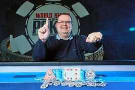 WSOPE: První pražský náramek navlékl na ruku Big Frankie!