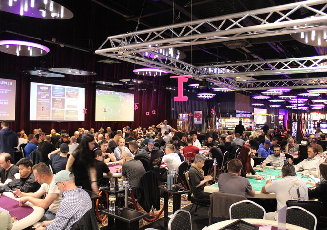 Rebuy Stars Kladno: Summer Chill Grilovačka skončila dealem osmi hráčů, titul pro "Šejka"