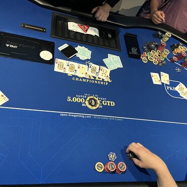 Hilton 1 Million Crown Series: Tři čeští postupující ve dni 1B včetně českého chipleadera