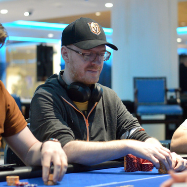 Hilton: Jediným českým postupujícím ze dne 1C MCS €40K GTD byl Milan Šimáně, ovšem na chipleadu
