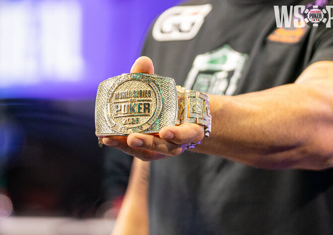 Main Event WSOP 2026 dny 1AB: Mizrachi, izraelské sako, Gerard Pique i Češi ve hře