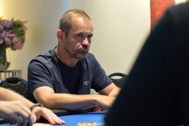 Hilton 1 Million Crown Series: Suverénním chipleaderem pátečního dne 1E byl Pavel Červený