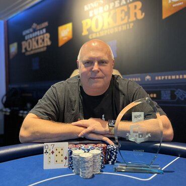 ČPT červenec €40K GTD - Final Day - ICM deal ve třech, vítězství a trofej pro Tomáše Švece!