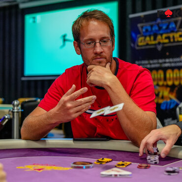 Rebuy Stars Kladno: Tomáš Bil vyhrál v Oaze rovných 100K v rámci 3-way dealu Big Tuesday 600K GTD