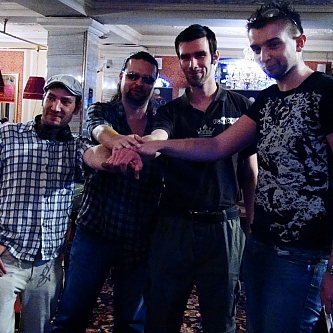 APT: Kabaret přinesl deal ve čtyřech