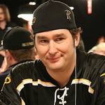 2012 WSOPE Main Event Final Table: Phil Hellmuth chipleaderem!