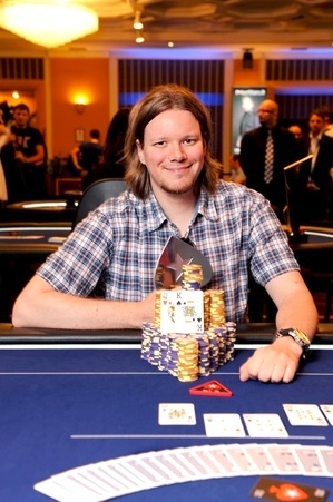 EPT: V €2K Side Eventu zvítězil Fin Leikos, Růžička s Bendíkem ITM