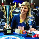 CPF: Šárka Johanidesová usedá znovu po roce na český ženský pokerový trůn