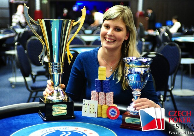 CPF: Šárka Johanidesová usedá znovu po roce na český ženský pokerový trůn