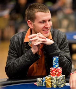 Berlin Cup day 2: Šampion EPT Snowfest Vladimir Geshkenbein ve vedení