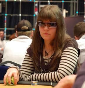 CC.com: Pokerový víkend s bonusy pro každého a bounty turnaj s Annete
