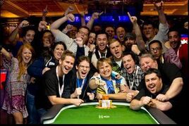 WSOP: První náramek získal reportér Chad Holloway