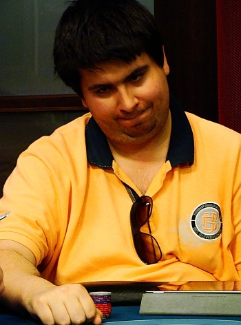 Dědičovu cash game válcuje v Pardubicích Karel Kratochvíl