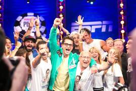 Antonio Esfandiari: „Online poker vytváří v USA pracovní příležitosti“