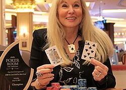 Allyn Jaffrey Shulman opanovala CardPlayeří Extravaganzu