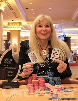 Allyn Jaffrey Shulman opanovala CardPlayeří Extravaganzu