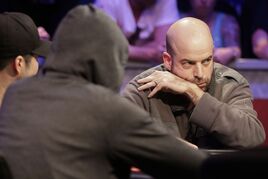 Amir Lehavot prodává procenta z finále WSOP. Profesionálům se to nelíbí