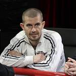Gus Hansen konečně zabral. V PLO a 2-7 TD vyhrál přes milion