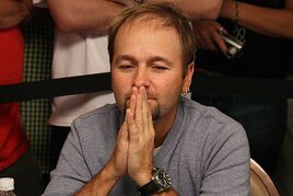WSOPE: Daniel Negreanu out! V Main Eventu zbývá 24 hráčů