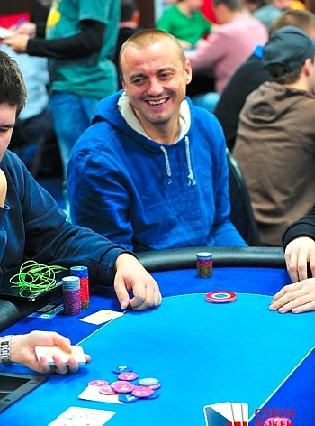 Říjnový šampion Olda Trávníček vede po dni 1A listopadový Main Event ČPT