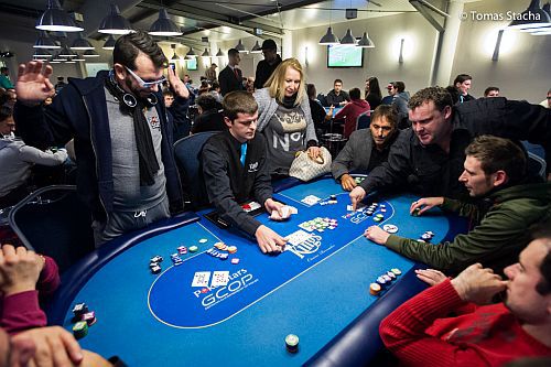 King&#039;s: Do druhého dne narozeninového Main Eventu postupují skoro tři desítky Čechů