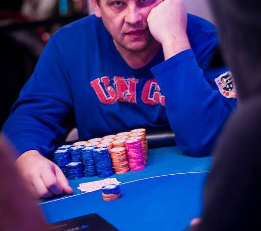 GPT: Dne 1A se zúčastnilo pouze 20 hráčů, Tomáš Brož chipleaderem