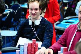 Lukáš Huňka je chipleaderem po úvodním hracím dni Celebritího freerollu