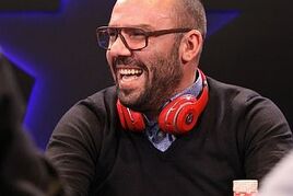EPT Deauville: Řek Kotoupas je chipleaderem v TOP16, Vinklárek out