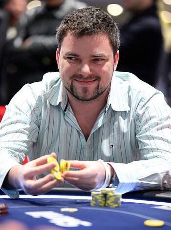EPT Dublin: Ondřej Vinklárek postoupil z &quot;béčka&quot; s double startingem