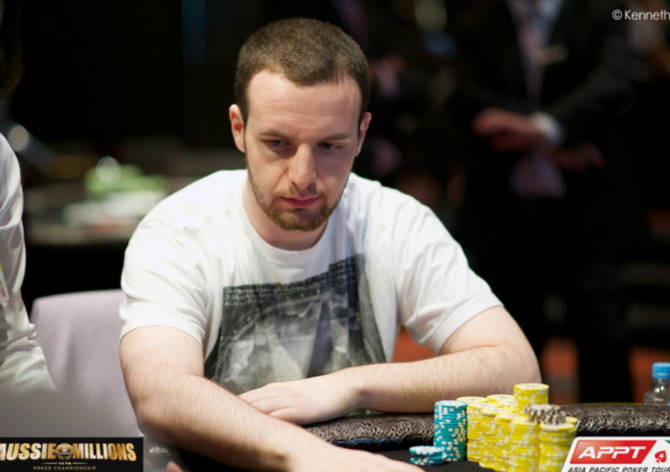 Ami &quot;UhhMee&quot; Barer chipleaduje finálový stůl Main Eventu Aussie Millions