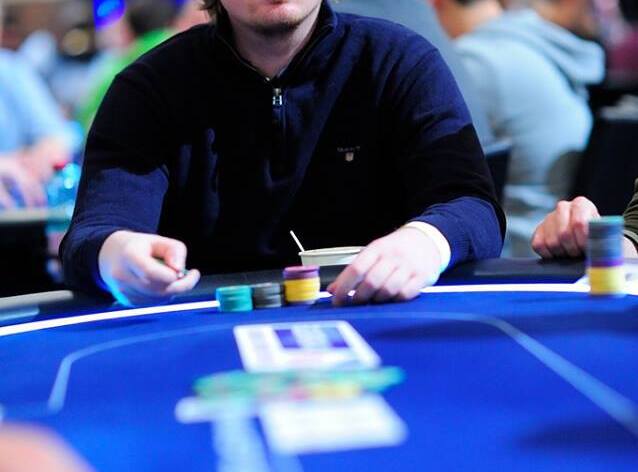 WSOP: Pondělní noc přinesla ITM pro Horáka, Růžičku a Částku