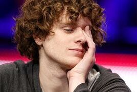 Sam Holden dal pokeru vale a vrhl se na studia