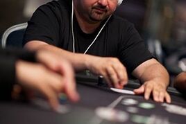 Grand Opening €400K GTD: Den 1A přinesl jeden český postup