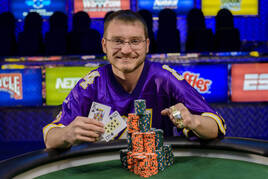 WSOP: Premiérový bracelet pro online legendu &quot;1SickDisease&quot;