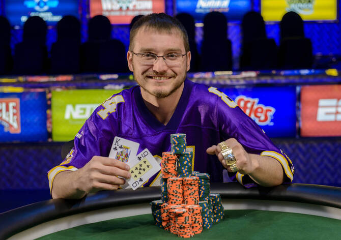 WSOP: Premiérový bracelet pro online legendu &quot;1SickDisease&quot;
